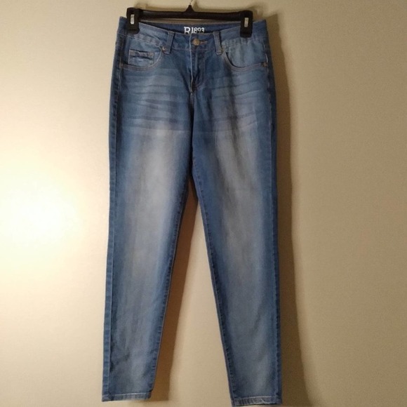 Roebuck and Co R1893 Distressed Jegging - Picture 1 of 5